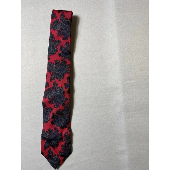 Neiman Marcus 100%‎ Silk Paisley Red Tie HAND MADE 53 - Picture 2 of 5